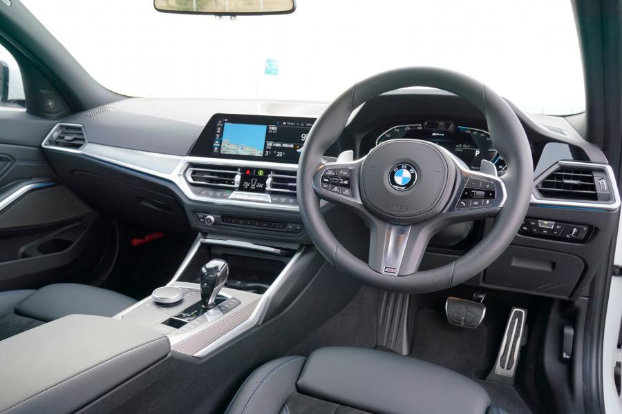 Торпедо BMW 330e M Sport (G20) 2019 года  (JP) (фото 9 из 10)